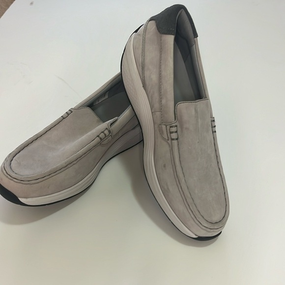 MBT Sneakers, loafers, leather uppers gray US men’s size 8 in NWOT - Picture 1 of 8
